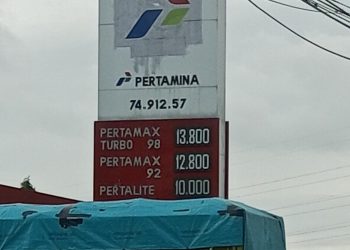 SPBU Menro Pinrang Diduga Jual Solar ke Pelangsir, Warga: Petugas Sendiri Angkut Jeriken!
