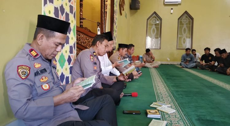 Harapkan Keberkahan, Polres Parepare Undang Santri Hafidz Alquran dalam Kegiatan Yasinan