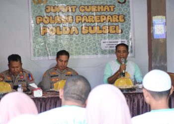 Waka Polres Parepare Hadiri Jumat Curhat, Dengarkan Harapan Warga Geddongnge