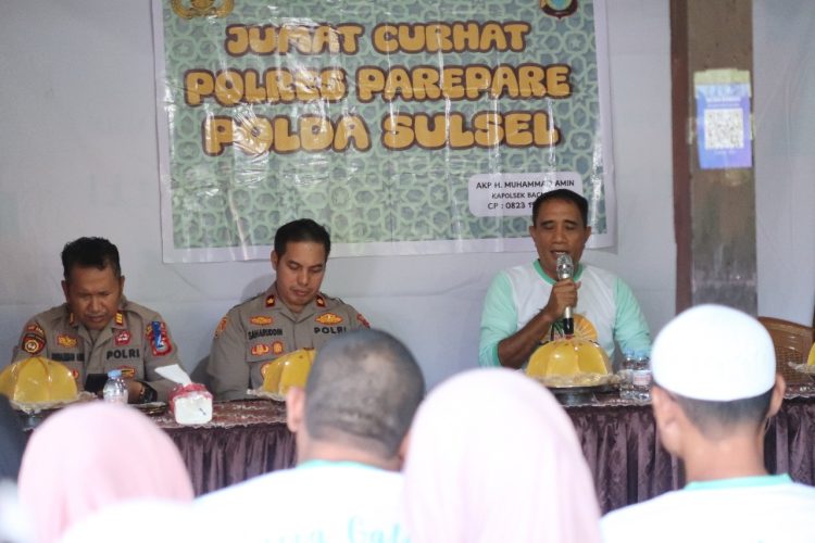 Waka Polres Parepare Hadiri Jumat Curhat, Dengarkan Harapan Warga Geddongnge