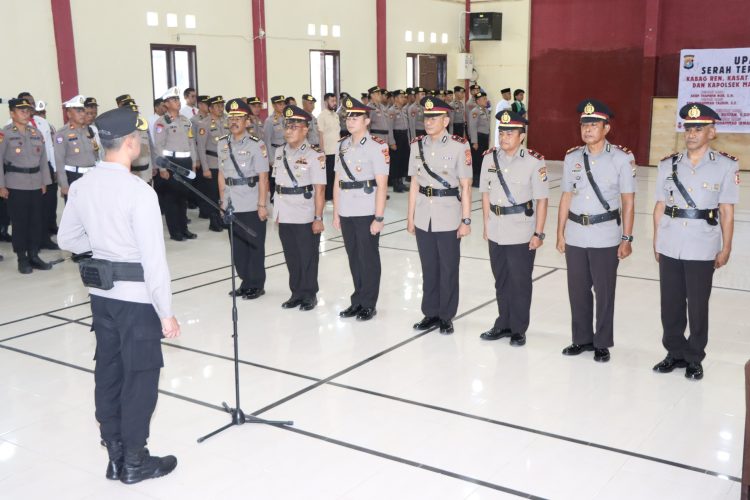 Sejumlah Pejabat Polres Majene Alami Pergeseran, Polres Majene Gelar Upacara Serah Terima Jabatan