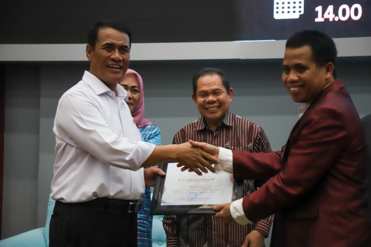 Mentan Amran Kuliah Umum di Unsulbar: Generasi Muda Penentu Masa Depan Pertanian Indonesia