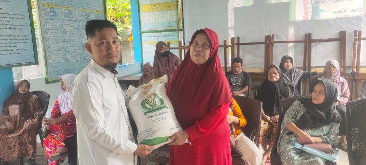 Bantuan Beras untuk Warga Kelurahan Galung Majene, Wujud Perhatian Pemerintah Daerah