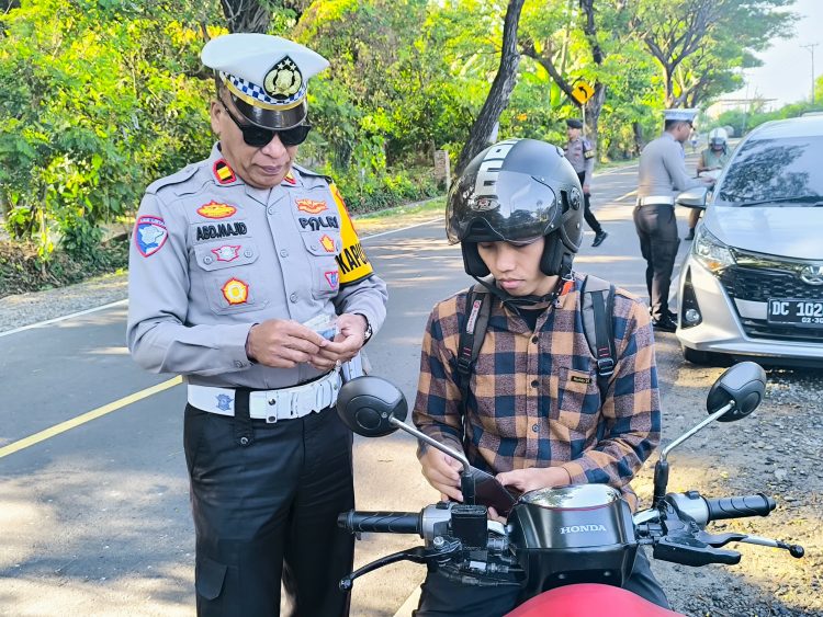 Puluhan Pengendara Terjaring Operasi Patuh Marano 2025 di Pamboang, Polres Majene Himbau Tertib Berlalu Lintas