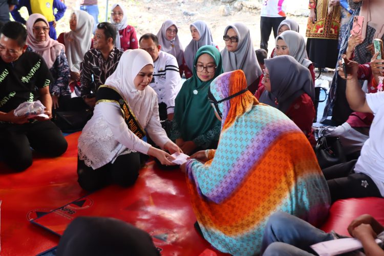 Bunda PAUD dr Andi Arfiah Tasming Beri Dukungan Moril Korban Kebakaran