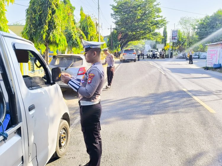 Hari ke-12 Operasi Patuh Marano 2025, Satlantas Polres Majene Jaring 21 Pelanggar di Jl. Jend. A. Yani
