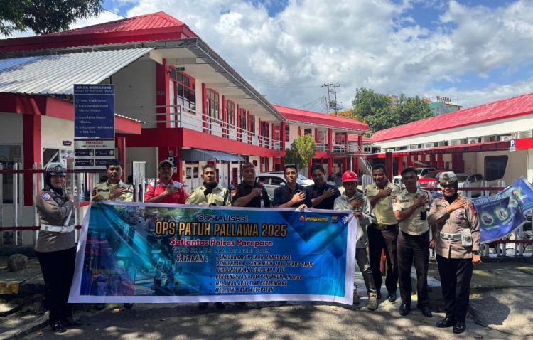 Maksimalkan Sisa Waktu Operasi Patuh, Kasat Lantas Parepare Edukasi Pelajar SMP dan Karyawan Telkom Soal Tertib Lalu Lintas