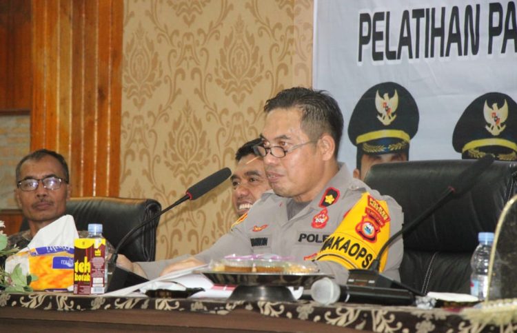 Wakapolres Parepare Beri Pembekalan Calon Paskibraka 2025 di Barugae Rujab Wali Kota