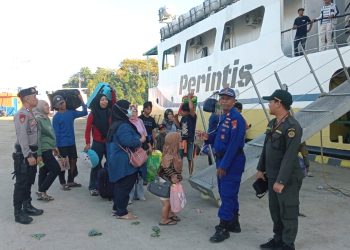 Satpolair Polres Majene Intensifkan Pengamanan Pemberangkatan Kapal KM. Sabuk Nusantara 93 di Pelabuhan Palipi