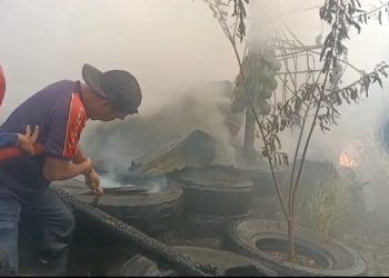 Damkar Parepare Berhasil Padamkan Kebakaran di Bukit Harapan, Tiga Rumah Ludes