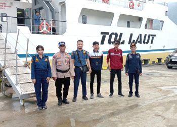 Polair Majene Intensifkan Pengamanan Pemberangkatan KM. Sabuk Nusantara 93 di Pelabuhan Palipi