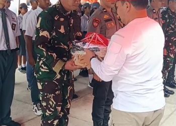 Bupati Mamasa Serahkan Simbolis Atribut Paskibraka 2025, Pesan Kedisiplinan dan Integritas Menggema