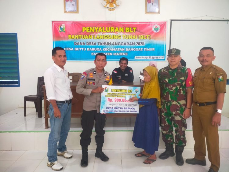 Bhabinkamtibmas Desa Buttu Baruga Hadiri Penyaluran BLT Dana Desa Tahap III Tahun 2025