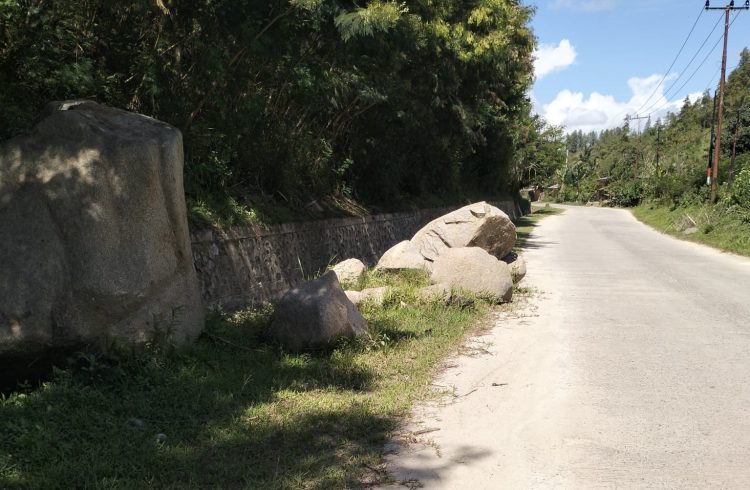 Aktivis Lingkungan Mamasa Minta Balai Segera Tangani Batu Besar di Jalan Poros Mamasa–Polewali, Titik Kritis di Kilo 5 Salubue