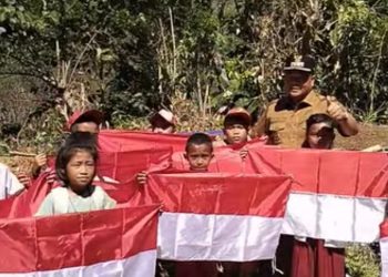 Bupati Mamasa Ajak Warga Kibarkan Merah Putih, Tanamkan Semangat Kemerdekaan.