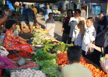 Wali Kota Parepare Tinjau Harga dan Stok Bahan Pokok di Pasar Sumpang Minangae