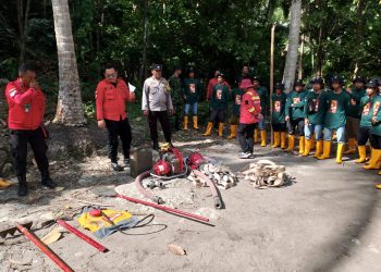 Personel Polsek Pamboang Hadiri Simulasi Pemadaman Karhutla di Desa Betteng