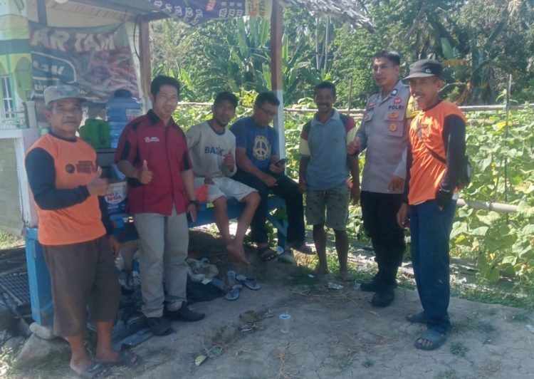 Bhabinkamtibmas Desa Bonde-Bonde Dukung Ketahanan Pangan dengan Ajak Warga Tingkatkan Hasil Perkebunan