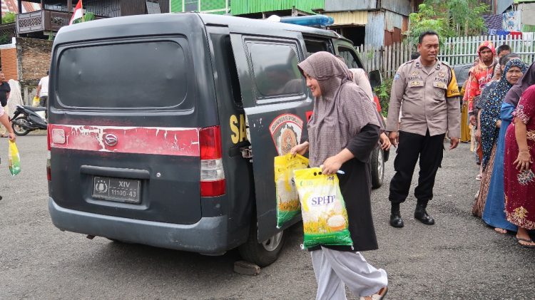 Antusias Tinggi, Gerakan Pangan Murah Polres Parepare Diserbu Warga