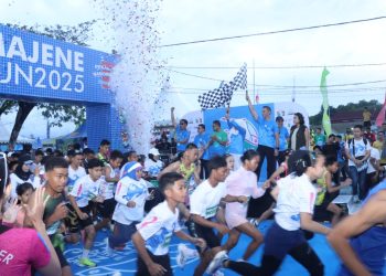 Kapolres Majene Resmi Lepas Peserta Majene Run 2025 di Stadion Prasamya Mandar