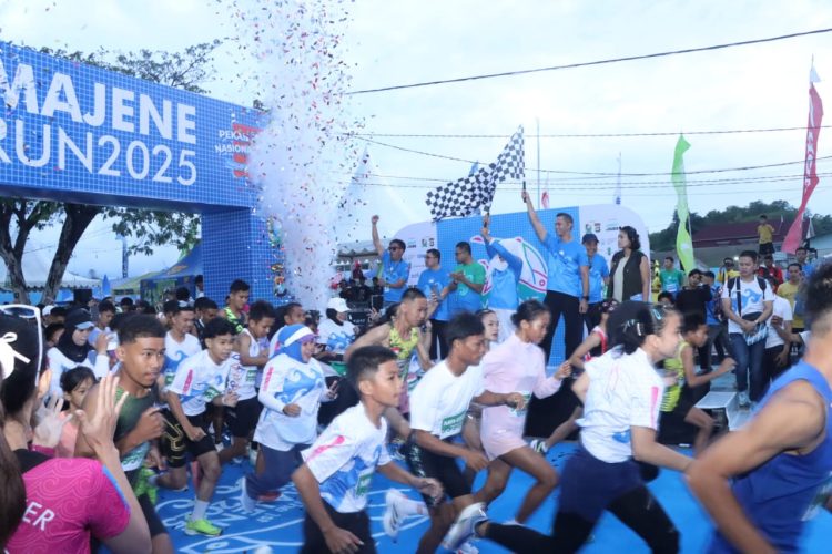 Kapolres Majene Resmi Lepas Peserta Majene Run 2025 di Stadion Prasamya Mandar