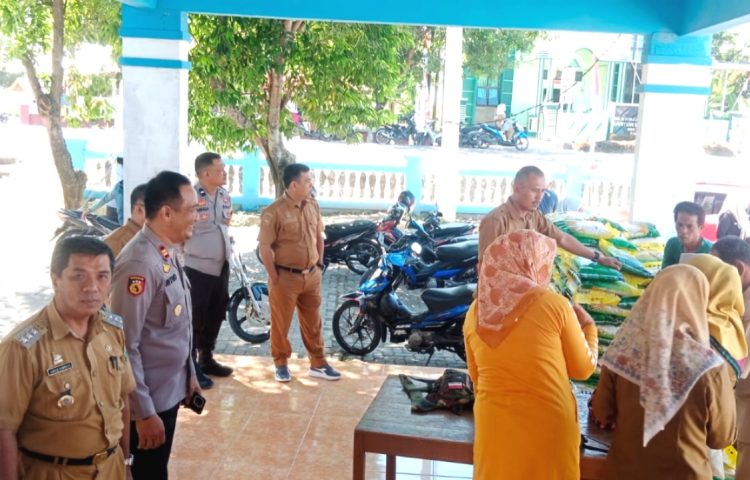 Kapolsek Pamboang Hadiri Gerakan Pangan Murah di Kecamatan Pamboang