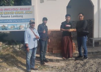 Jumat Berkah, Ketua IJS Serahkan 1.000 Batu Merah untuk Pembangunan Masjid Nur Tija BTN Ceria Pesona Lembang