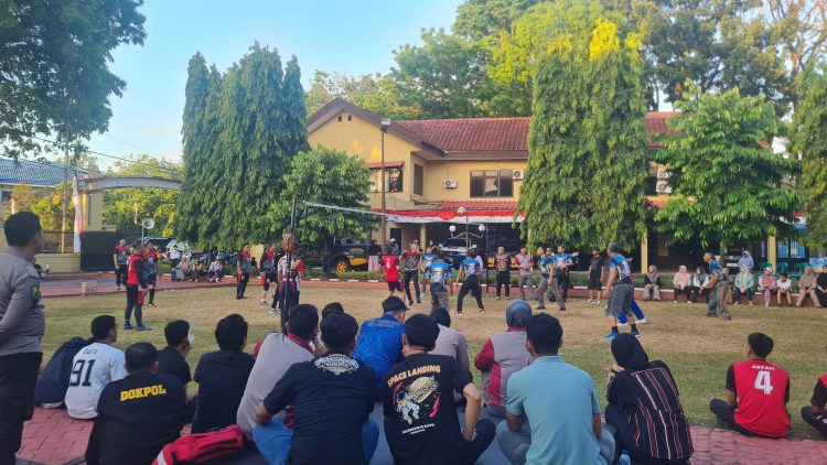Semarak, Intip Keseruan Turnamen Voli Internal Polres Maros dalam Rangka Hari Kemerdekaan