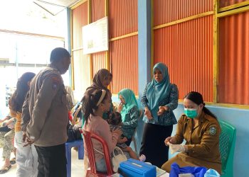 Bhabinkamtibmas Polsek Soreang Dampingi Pemeriksaan Kesehatan Gratis, Berikan Rasa Aman