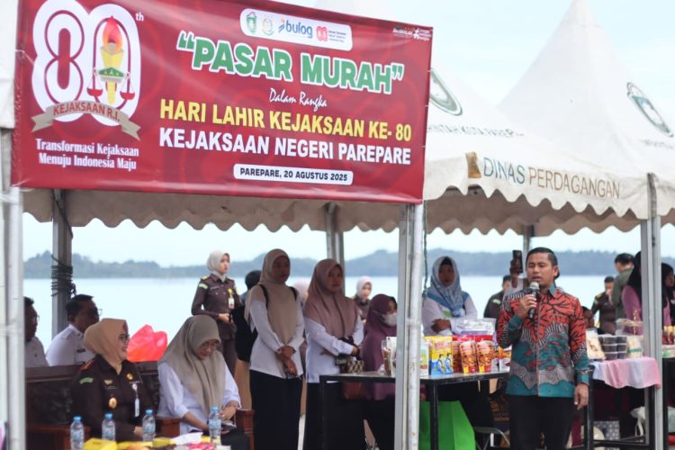 Wali Kota Parepare Apresiasi Kejaksaan Gelar Pasar Murah di Taman Mattirotasi