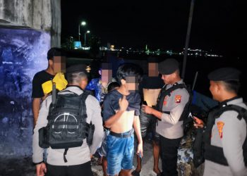 Antisipasi Penyakit Masyarakat, Samapta Polres Majene Gelar Patroli Kamtibmas di Sekitar Pelabuhan