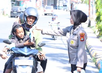 Polwan Polres Majene Gelar Bagi-Bagi Bingkisan Sambut Hari Jadi Polwan ke-77