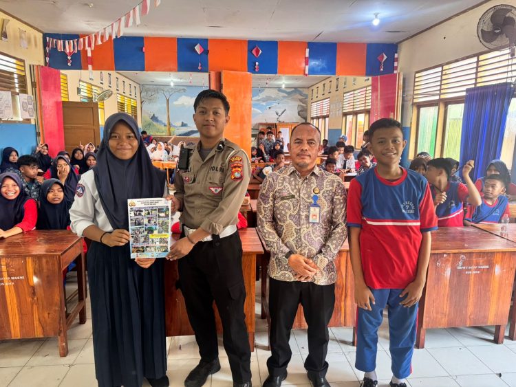 Sat Lantas Polres Majene Sosialisasikan UU LLAJ kepada Siswa SMP 7 SATAP Baurung