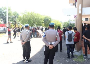 Puluhan Personel Polres Majene Amankan Aksi Damai Aliansi Pemuda Desa Kabupaten Majene