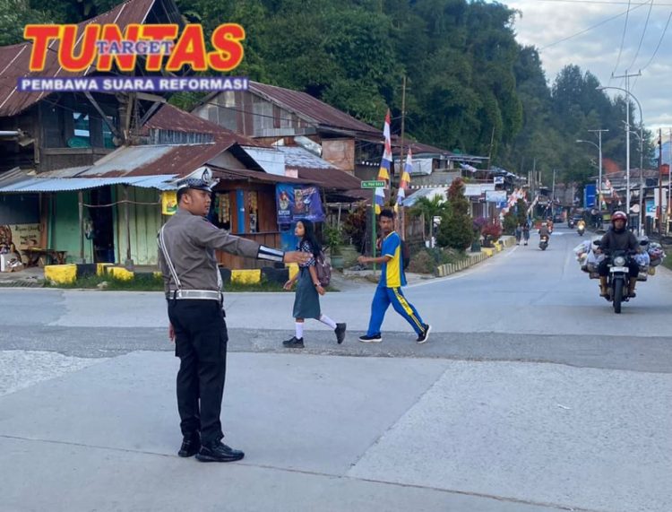 Cegah Kemacetan, Sat Lantas Polres Mamasa Gelar Ambang Gangguan Pagi di Titik Rawan