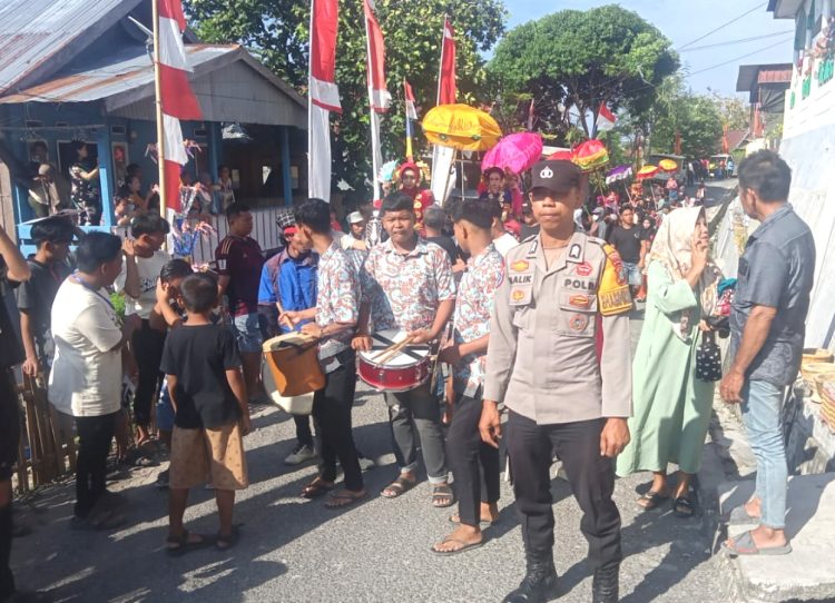 Personel Polsek Banggae Amankan Kegiatan Pissawe To Tamma Saat Peringatan Maulid Nabi di Salabose