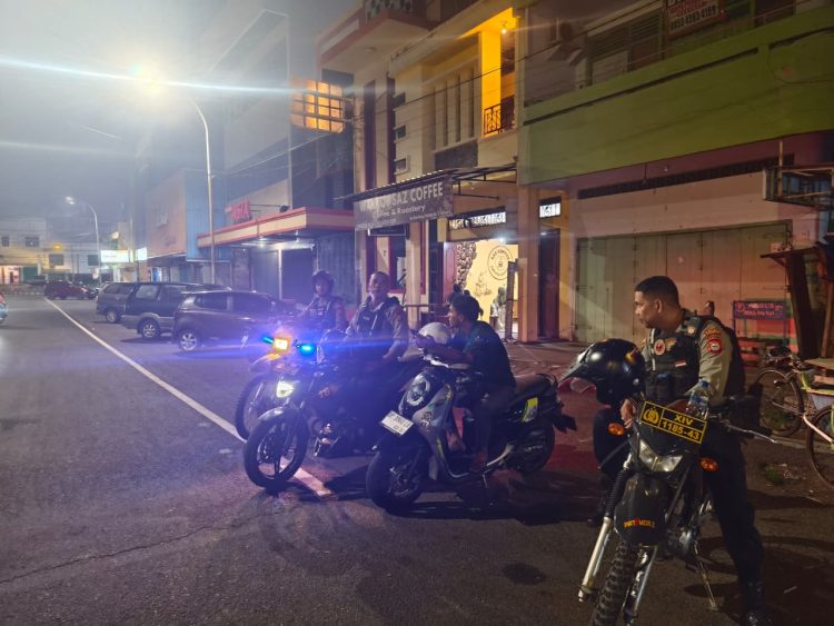 Lakukan Patroli di Malam Akhir Pekan, Sat Samapta Polres Parepare Kawal Aktifitas Warga