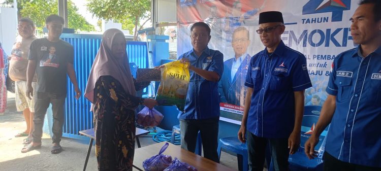Rangkaian HUT Demokrat ke-24, DPC Sidrap Tebar Kepedulian Lewat Sembako
