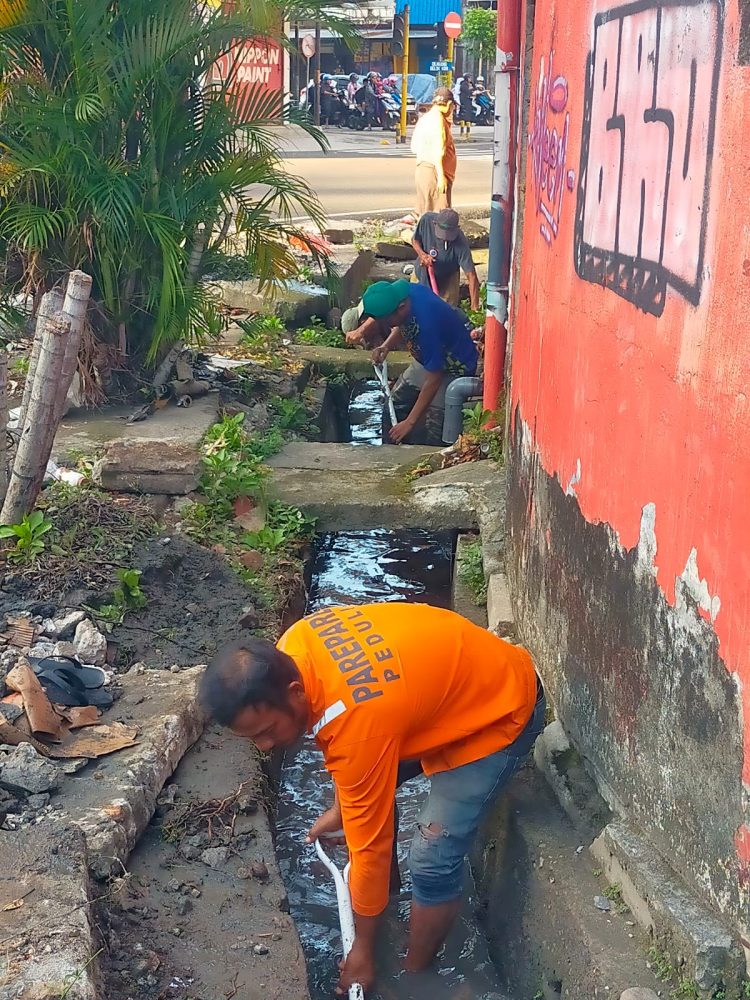 Jumat Bersih, Pemkot Parepare Fokus Bersihkan Drainase