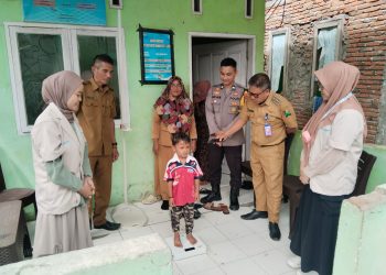 Bhabinkamtibmas Polsek Banggae Dampingi Kegiatan Posyandu, Wujudkan Komitmen Cegah Stunting di Majene