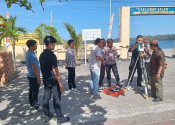 Rencana Pembangunan Musallah Nurul Qolby, Polsek KPN Polres Parepare Lakukan Pengukuran Arah Kiblat