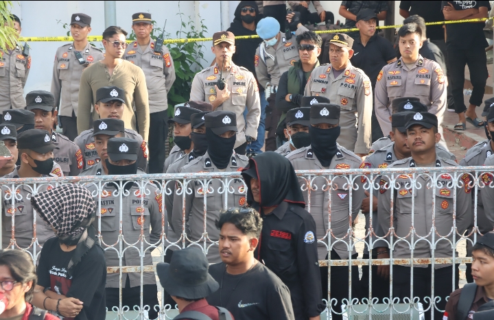 Pastikan Penyampaian Aspirasi Berjalan Aman, Kapolres Majene Pimpin Pengamanan Aksi Damai BEM Unsulbar