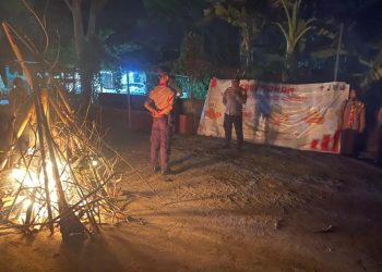 Polsek Pamboang Gelar Upacara Api Unggun Perkemahan Saka Bhayangkara Angkatan II Tahun 2025