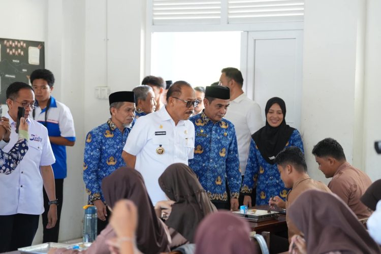 Gubernur Sulbar Tinjau SMKN 1 Rangas, Pastikan Program MBG Berjalan Lancar