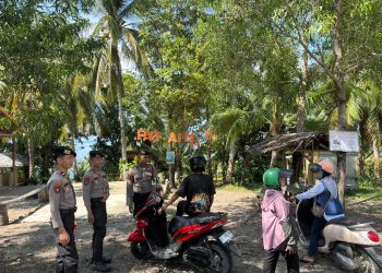 Personel Samapta Polres Majene Gelar Patroli Kamtibmas di Objek Wisata Pantai Dato dan Pantai Munu