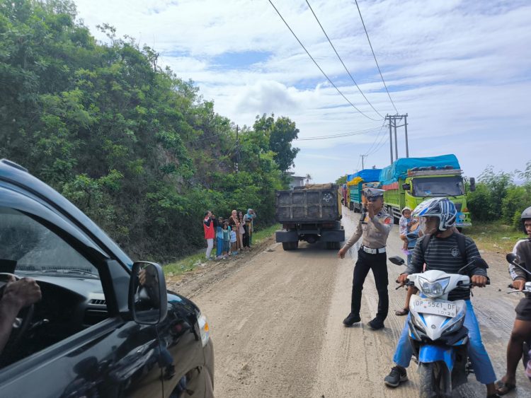 Sat Lantas Polres Majene Gelar Patroli Mobile Antisipasi Kemacetan di Titik Rawan