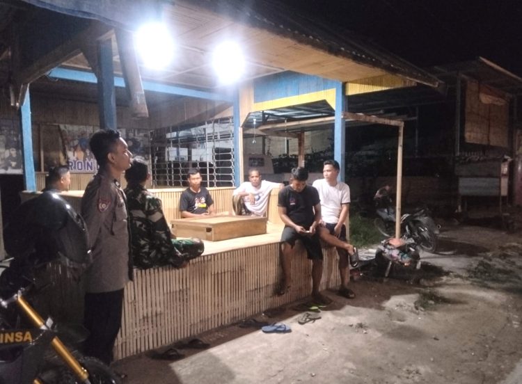 Bhabinkamtibmas dan Babinsa Dorong Warga Maksimalkan Poskamling di Kelurahan Banggae