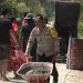 Bukti Dedikasi dan Kehadiran di Tengah Masyarakat, Bhabinkamtibmas Polsek Banggae Bersama Warga Gotong Royong Cor Jalan Tani