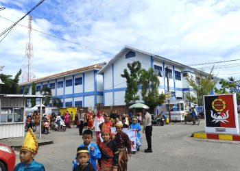Satlantas Polres Majene Amankan dan Kawal Pawai Budaya SD Negeri 2 Kampung Baru Peringati Hari Sumpah Pemuda