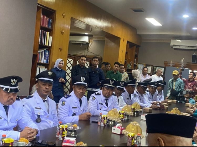 Bupati Majene Kukuhkan Perpanjangan Masa Jabatan 10 Kepala Desa, Tekankan Kerja Kolaborasi